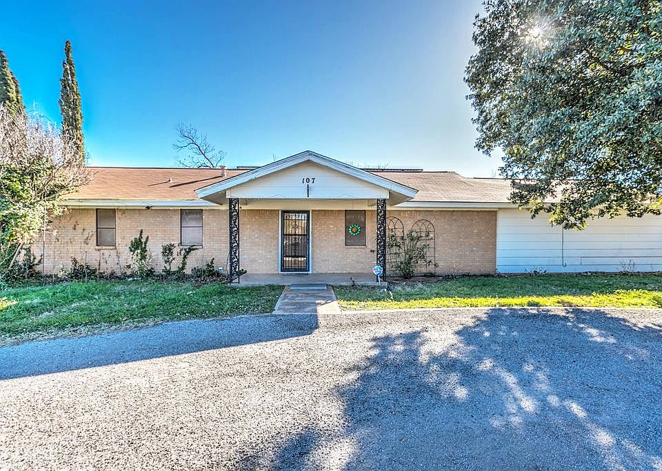 1st image of 107 Blue Grass Ct
