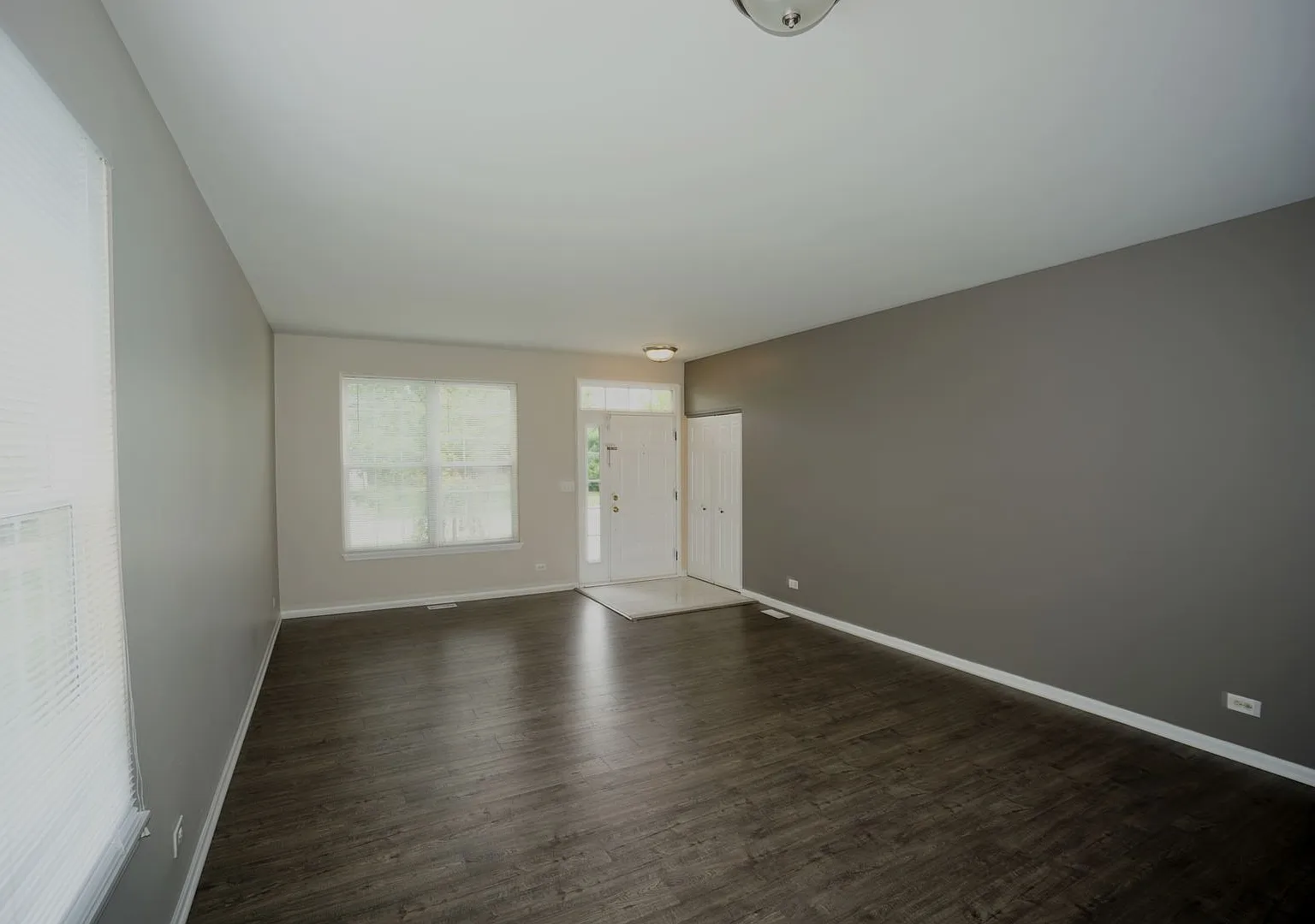 Single family home with 4 bedroom 2 bath — Photo 4