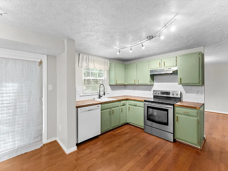 3513 Castlebury Dr — Photo 11