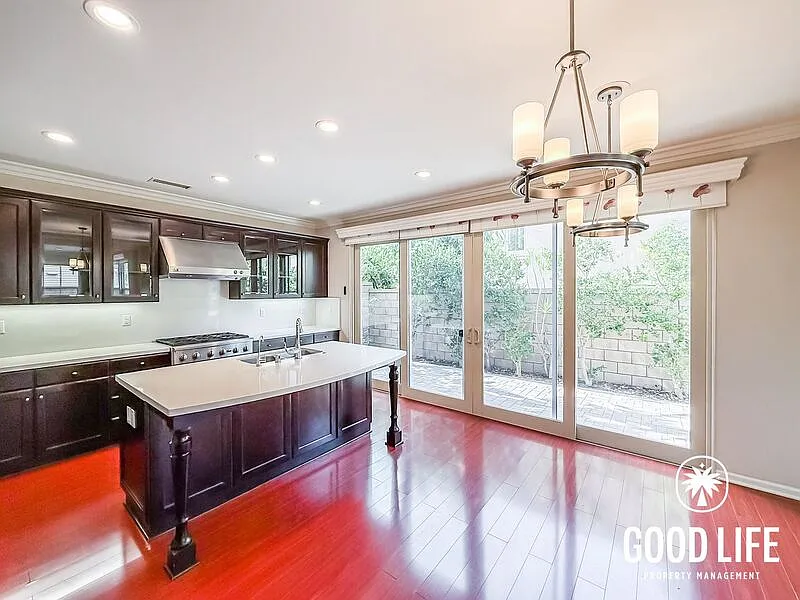 4 bed, 3.0 bath, 2128 sqft, $5,600 — Photo 2