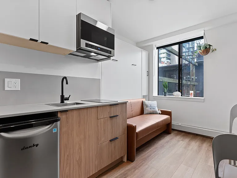 455 Abbott St — Photo 8