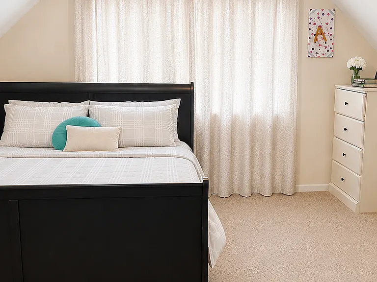 2559 Grosvenor Dr — Photo 10