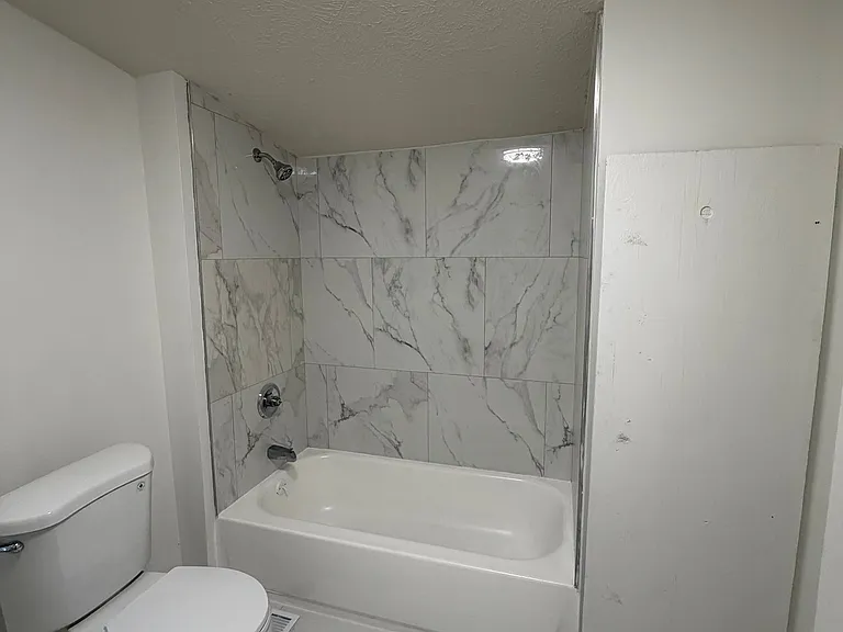 1305 Avenue C — Photo 5