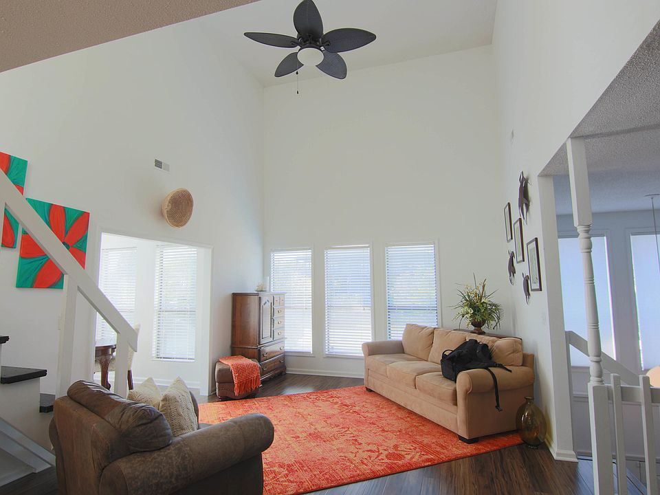 2nd image of 2863 Brownell Ave