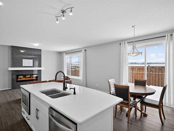 3rd image of 154 E Yorkstone Way SW