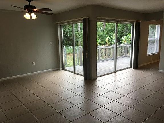 Living room/dining room