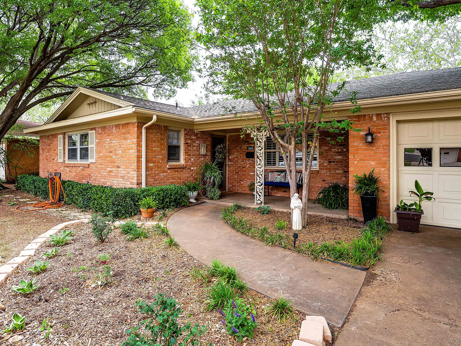 3 bed, 1927 sqft, $1,800 — Photo 3