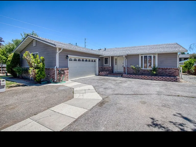 1985 Ponderosa Dr — Photo 1