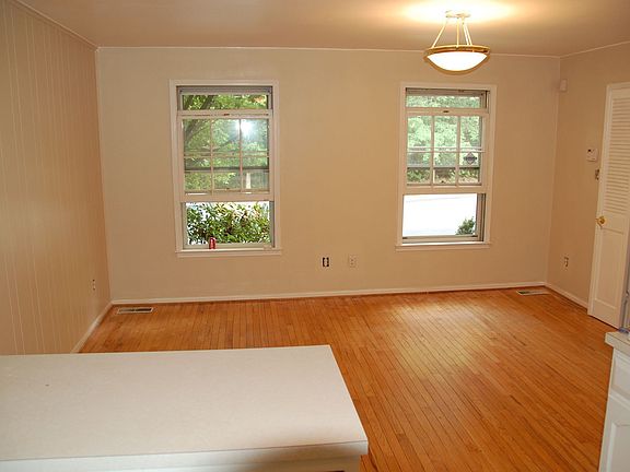 Family Room/Eat In Area