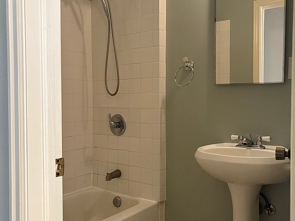 5th image of 2028 W Pacific Ave #1