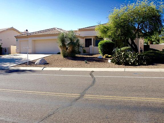 3rd image of 1960 W Canada Hills Dr