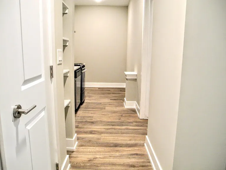 1607 Catherine St — Photo 10