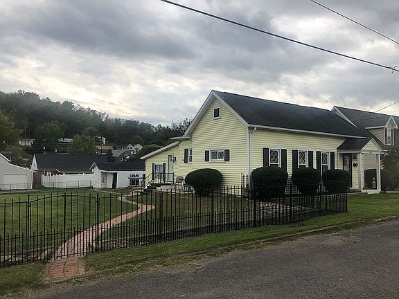 2nd image of 1115 Stewart St