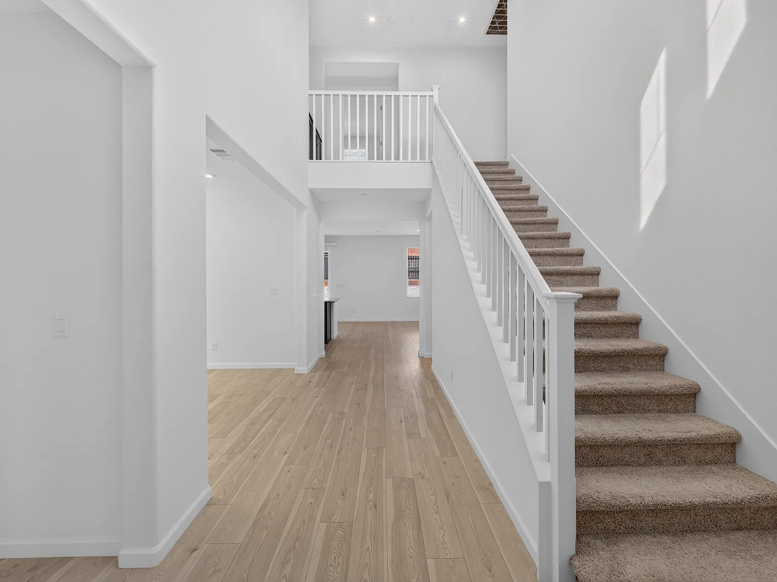 5 bed, 3.5 bath, 2781 sqft, $3,950 — Photo 3