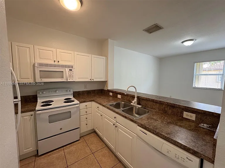 1690 NE 33rd Ave #2106 — Photo 4