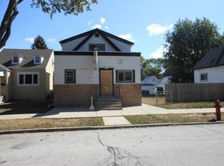 3672 S Kansas Ave, Saint Francis, WI 53235