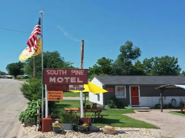 1051 Park St, Sturgis, SD 57785