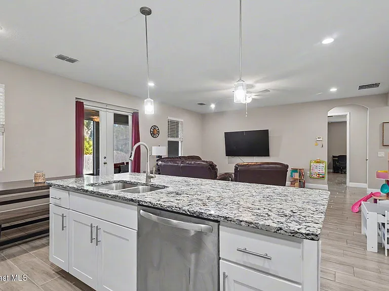 1835 Eugenia Ct NW — Photo 12