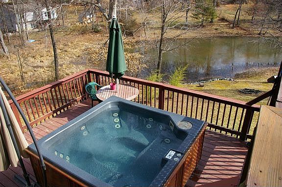 HOT TUB