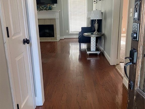 2nd image of 5107 Blackstone Ln
