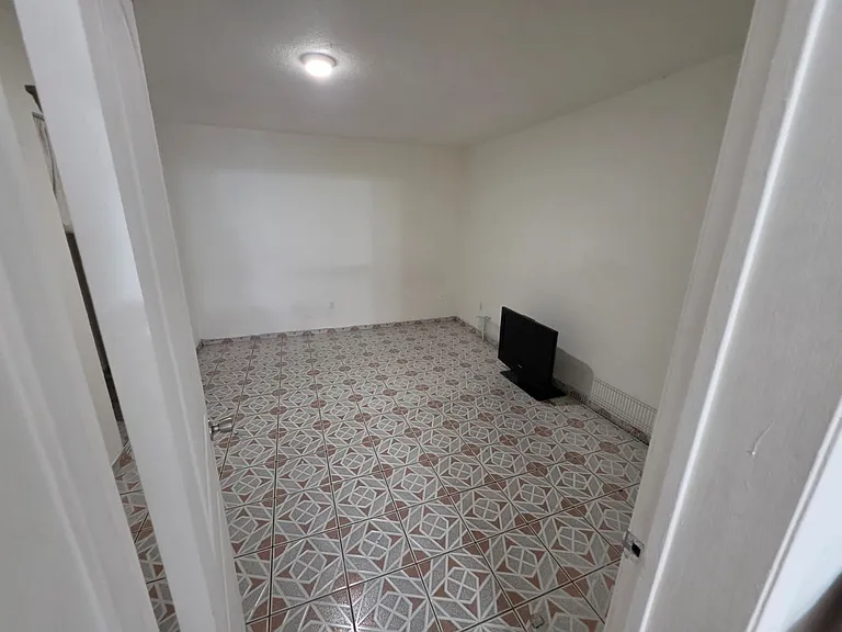 5023 E 11th Ave #2 — Photo 3