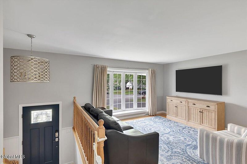 2nd image of 33 Comely Lane