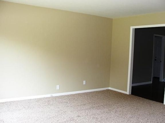 3rd image of 1034 E Glen Park Ave