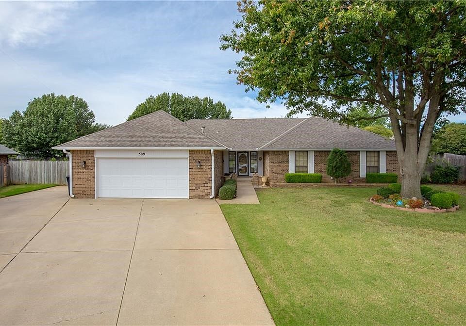 1st image of 509 SW 103rd Pl