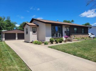 1000 W 10th Ave, Marion, IA 52302