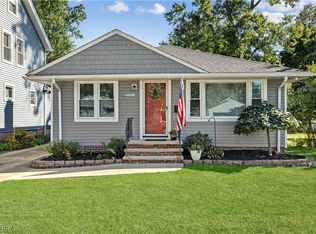 5962 Edgewood Rd, Mayfield Heights, OH 44124