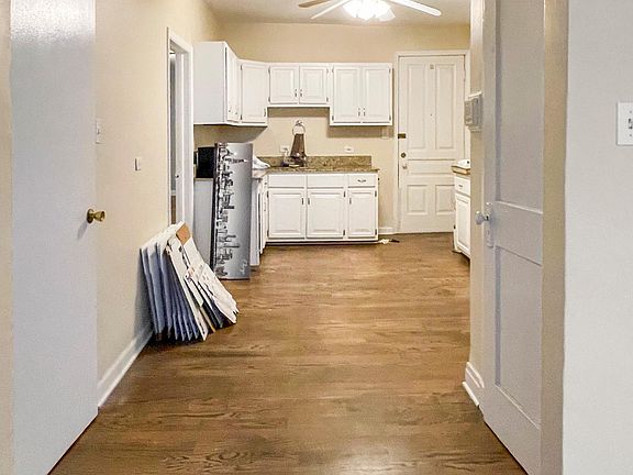 5th image of 1871 N Sheffield Ave APT 1F