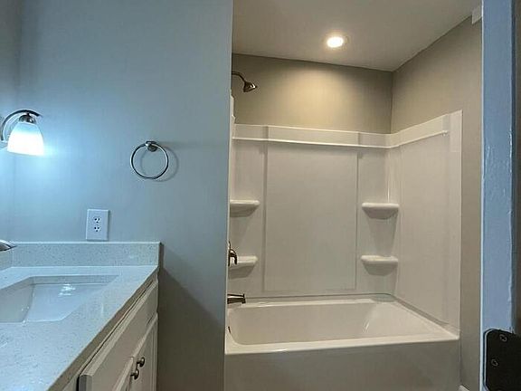 4th image of 1413 Treetop Ln