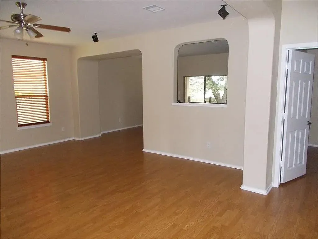 3 bed, 2.0 bath, 1734 sqft, $2,150 — Photo 4