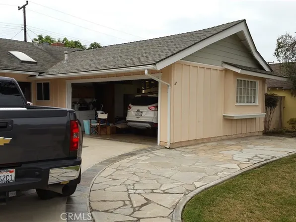 4612 Operetta Dr, Huntington Beach, CA 92649