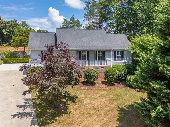 502 Adil Ct, Graham, NC 27253
