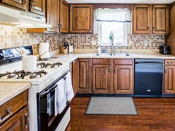 5th image of 713 Steeplechase Dr