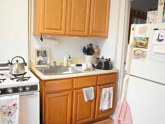 2nd image of 30-40 32nd St #2F