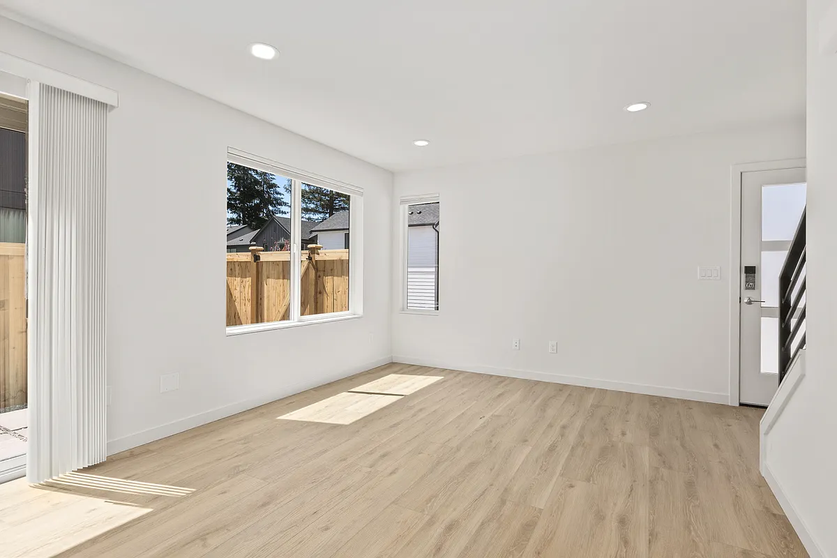Building Photo - 12333C 40th Ave NE #C