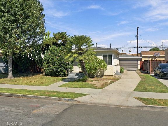 2nd image of 1219 E 57th St