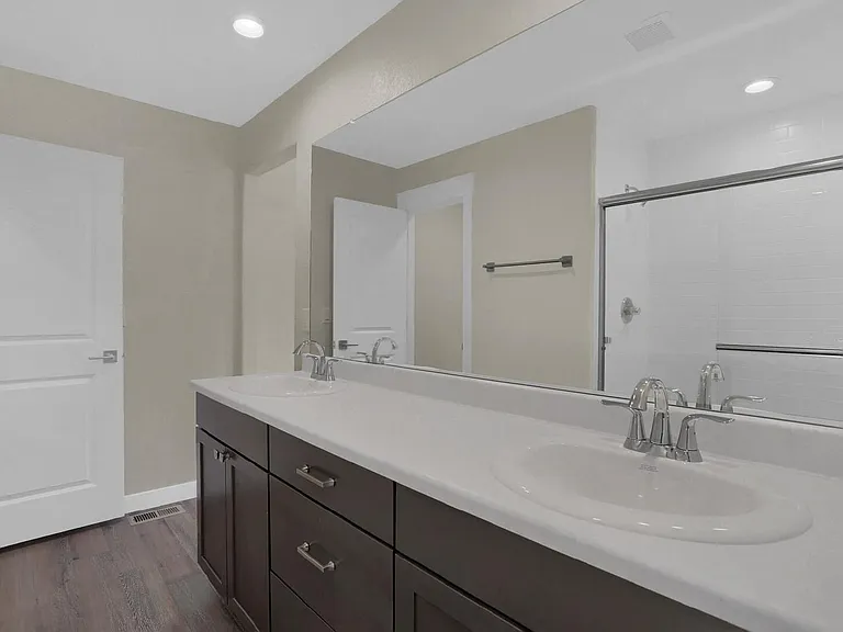 3792 Venice Grv — Photo 15