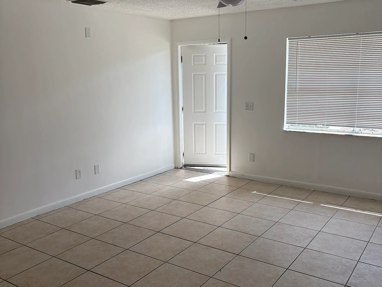 2 bed, 850 sqft, $1,790 — Photo 4