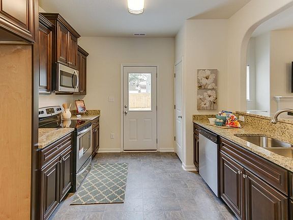 4th image of 126 Shea St