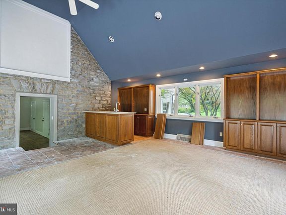 5th image of 11 Harford Ln