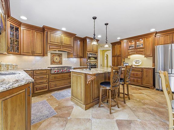 3rd image of 124 Peterhoff Avenue