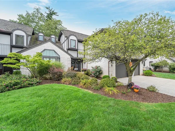 8 Chippenham Ct, Rocky River, OH 44116