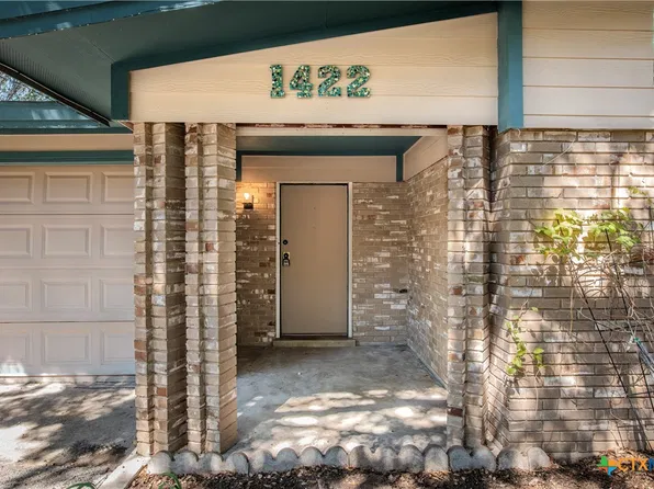 1422 Mockingbird Ln, Seguin, TX 78155