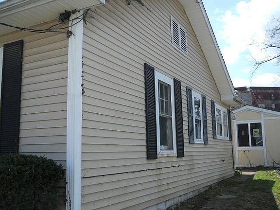 3rd image of 126 Wittland Ln