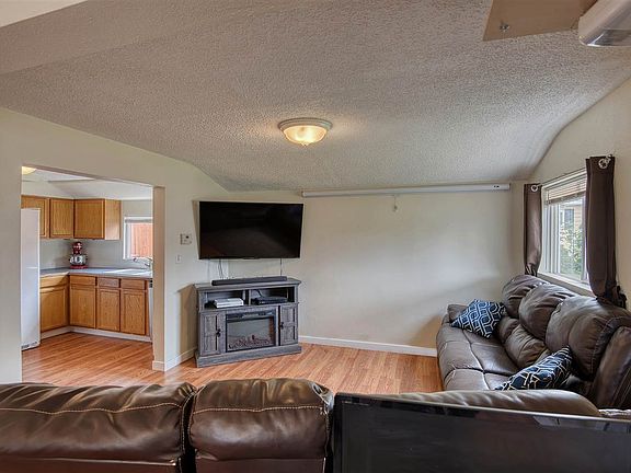 3rd image of 419 E 3rd St