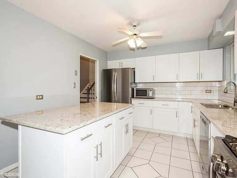 319 Shirley Ct — Photo 8