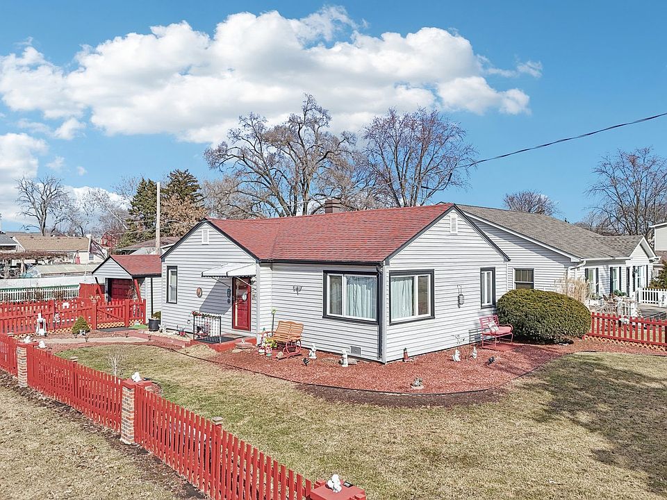 1st image of 16W614 3rd Ave
